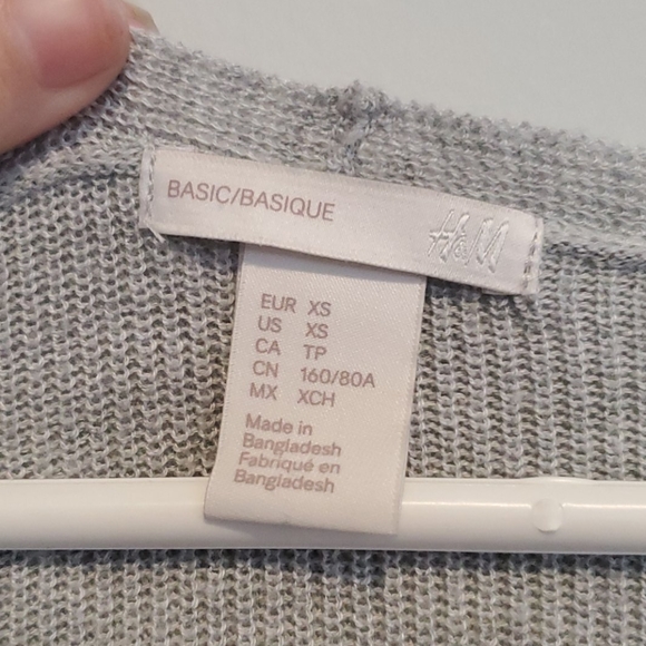 💫 2/$30 • Gray Sweater - Picture 3 of 3